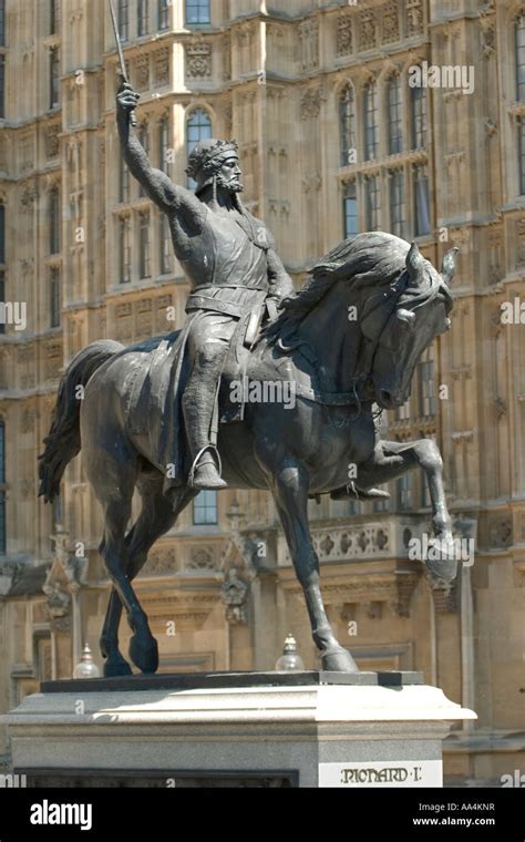 England. London. Statue of King Richard I, "Lionheart Stock Photo - Alamy