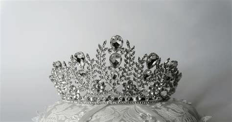 8,956 Crown Pageant Images, Stock Photos, 3D objects, & Vectors ...