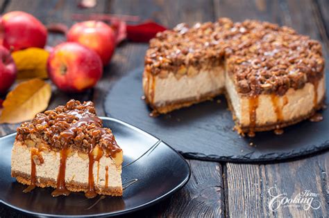 Caramel Apple Crisp Cheesecake - Baked Apple Cheesecake