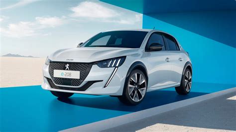 Peugeot e-208 vai ganhar potência e autonomia em 2023. Mas como?