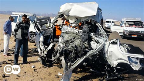 Deadly Egypt bus crash – DW – 12/02/2012