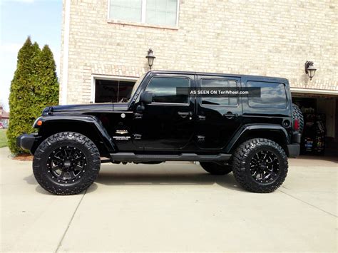 2011 Jeep Wrangler Unlimited Sahara Black Loaded, Hard Top Lift Tv ' S