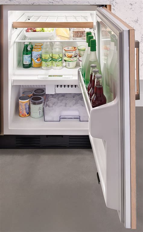 Sub-Zero 24" Undercounter Refrigerator/Freezer with Ice Maker - Panel ...