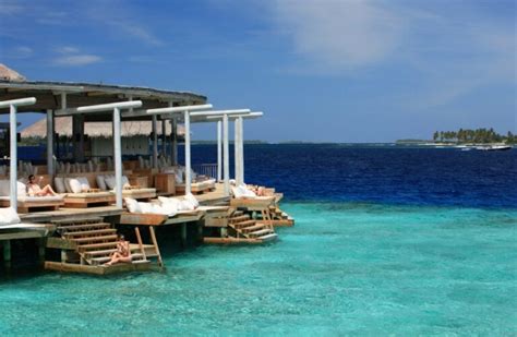 Maldives Surf Guide / Plan Your Surf Trip to Paradise