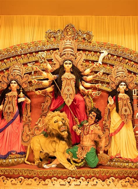 Durga Puja in Kolkata: 7 Things You Need to Know | Veena World