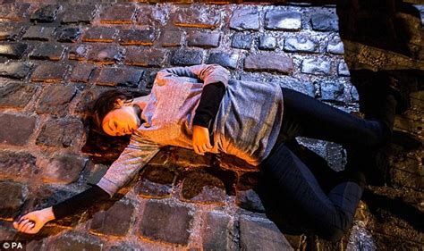 CORONATION STREET's Tina McIntyre's body lying on cobblestones | Daily ...