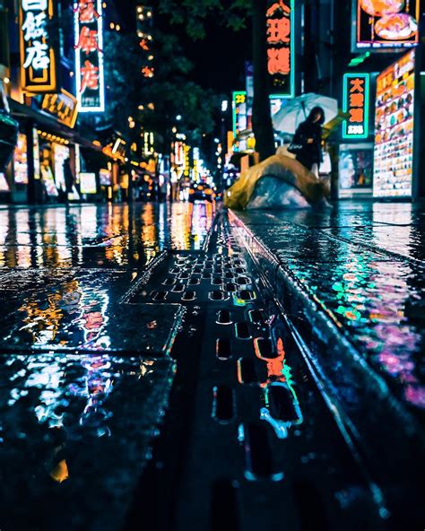 Vibrant Photos Capture the Energy of Tokyo Nightlife