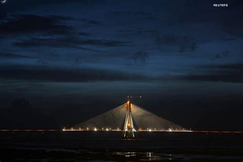 Mumbai SeaLink Bridge at night | Bandra worli sea link, Airplane view ...