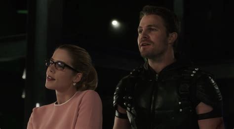 Arrow: Oliver and Felicity Work Through Trust Issues To Survive