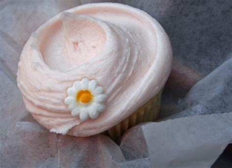 The Best Cupcake Recipe (From Magnolia Bakery) - Delishably