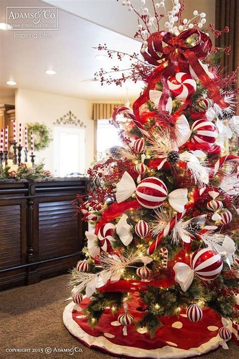 34 Beautiful Christmas Tree Decorations Ideas - MAGZHOUSE