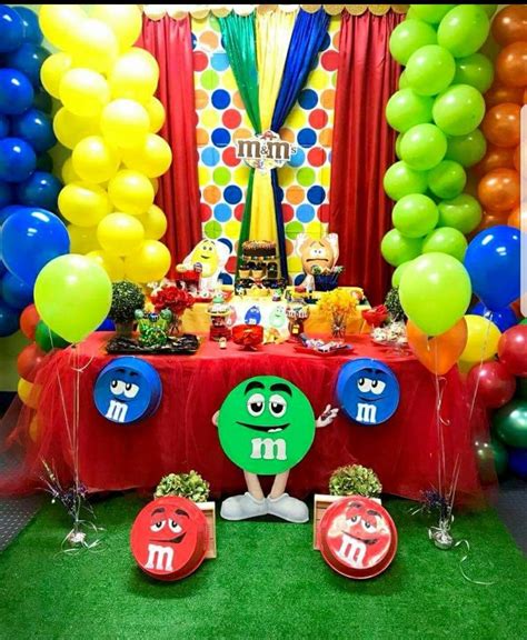 Fiesta temática de m&m para cumpleaños