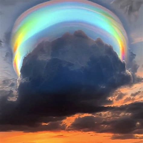 Incredible rainbow cloud spotted in China