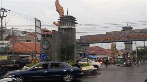 Tugu Kujang Sumber Kemacetan di Majalengka, Bupati Minta Izin Gubernur ...