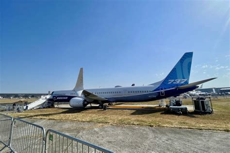 WestJet Orders More of Boeing's Largest 737 Max as Certification Slides ...