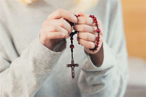 What's The Significance Of Rosary Beads And How To Use Them | Kids in ...