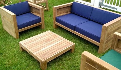 What You Should Know About Buying Wooden Garden Furniture - Wheelie Bin ...