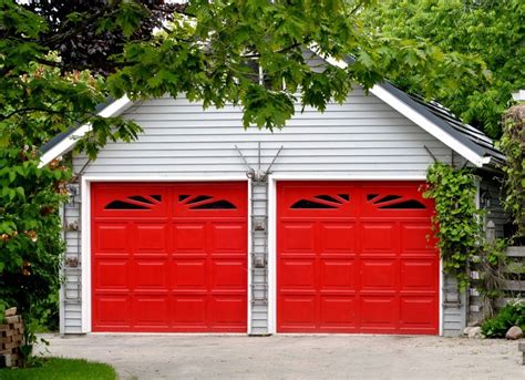 54 Cool Garage Door Design Ideas on Houses (PICTURES) in 2024