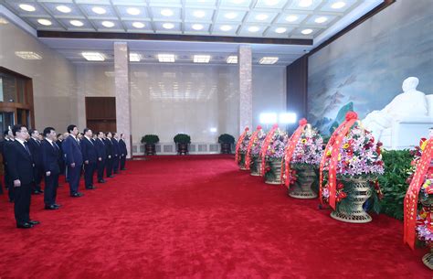 Xi pays respect to late Chinese leader Mao Zedong - Xinhua | English ...