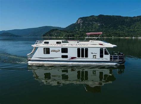 Lake Shuswap - Houseboats Rentals