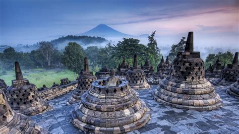 Borobudur Temple HD Wallpaper: A Serene Buddhist Sanctuary