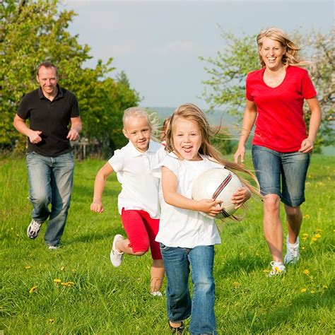 Juegos Al Aire Libre En Familia : Divertido parque infantil al aire ...