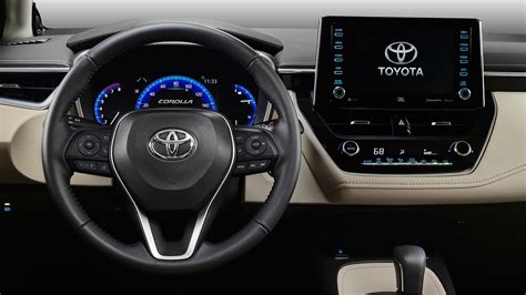 2020 Toyota Corolla XLE steering wheel and center stack - Motor Trend ...