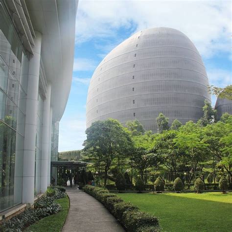 10 Bangunan Gedung Paling Unik di Indonesia, Pernah ke Sini?