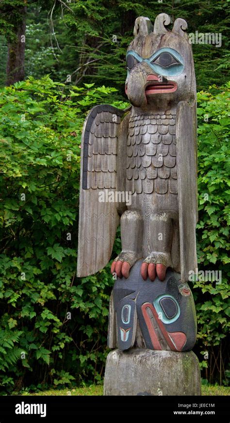 Bird Totem Pole Stock Photo - Alamy