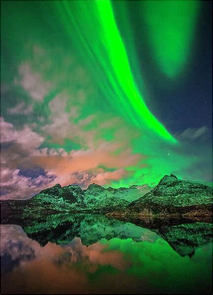 Aurora Borealis at night, Lofoten Peninsular, Norway