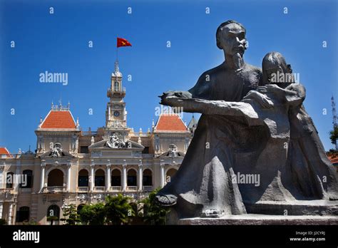 Statue Uncle Ho Chi Minh, People's Committee Building, Ho Chi Minh City ...