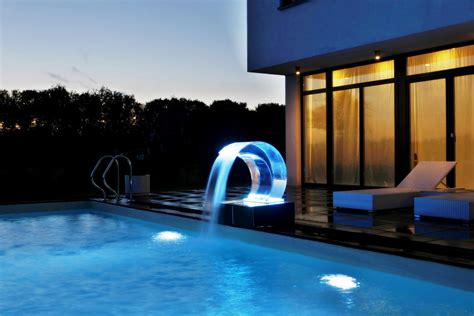 Acrylic Glass Pool Fountain With LED Features - Couture Outdoor