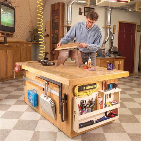 Roll-Around Worktable | Woodworking, Woodworking projects that sell ...