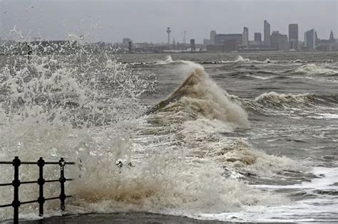 Met Office yellow weather warning as UK braces for Storm Debi ...