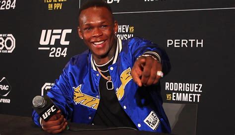 israel-adesanya-ufc-284-backstage | MMA Junkie