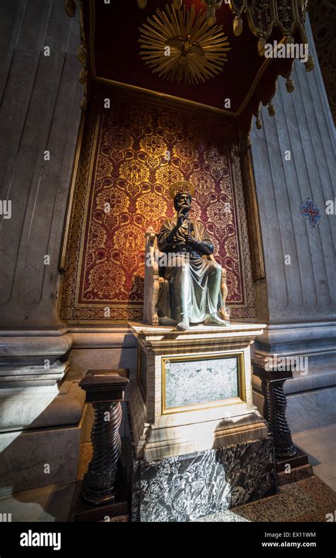 Interior of St. Peter's Basilica Stock Photo - Alamy