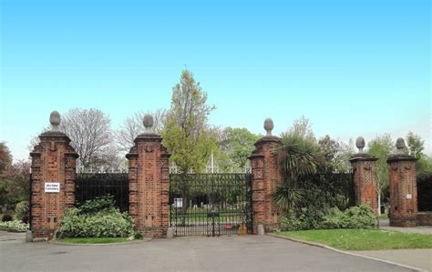 Hammersmith New Cemetery & Mortlake Crematorium (also known as Mortlake ...