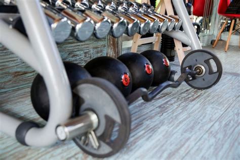 Dumbbells Vs. Kettlebells - What Is Best For Your Home Gym? | HomeGymBoss