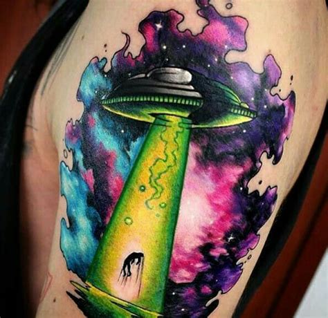 Pin de Carla Bassi em CAHIER | Alien tattoo, Imagens de tatuagens ...