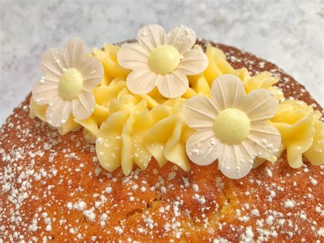 Beautiful Bakes: Lemon Curd Sponge Cake - HodgePodgeDays