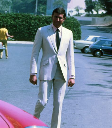 The 10 Best Suits Worn By James Bond (& How To Get The Look)