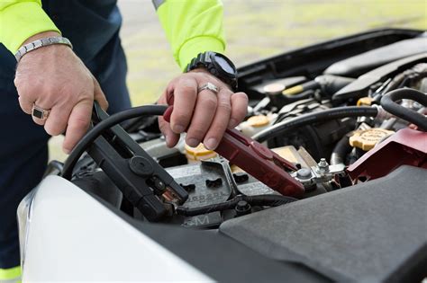 24/7 Professional Battery Jumpstart Service | 10-4 Tow