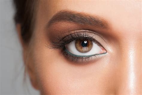 8 Best Eyeshadow Colors for Brown Eyes Makeup