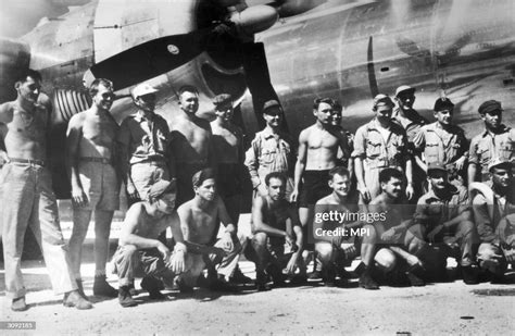 The ground and flight crew of the B-29 bomber 'Enola Gay' at Tinian ...