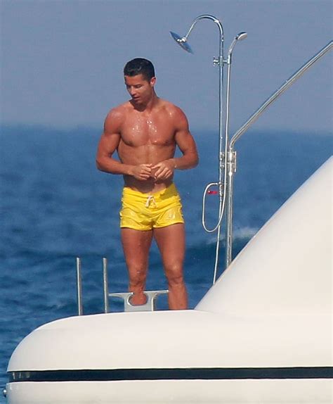 Cristiano Ronaldo Dancing on a Yacht in Saint-Tropez Photos | POPSUGAR ...