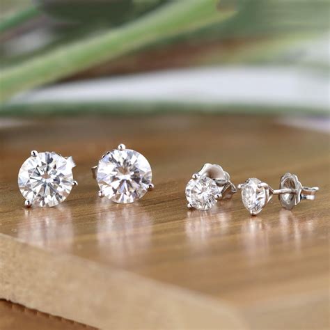 What Is An Ideal Size For Diamond Stud Earrings? – DiamondStuds News ...