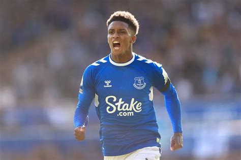 Everton fans pile in as Demarai Gray sends Leicester City reminder ...