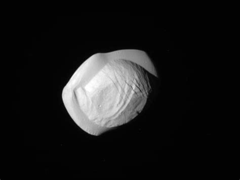 NASA Images Reveal Saturn's Moon Pan Has A Food-Like Appearance : The ...