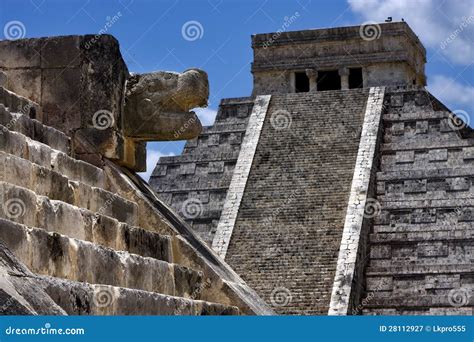 Chichen Itza Temple,kukulkan Stock Image - Image of blue, mexico: 28112927