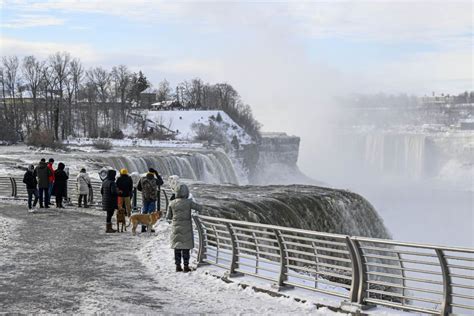 Niagara Falls: Ice from US storms turns iconic falls into winter ...